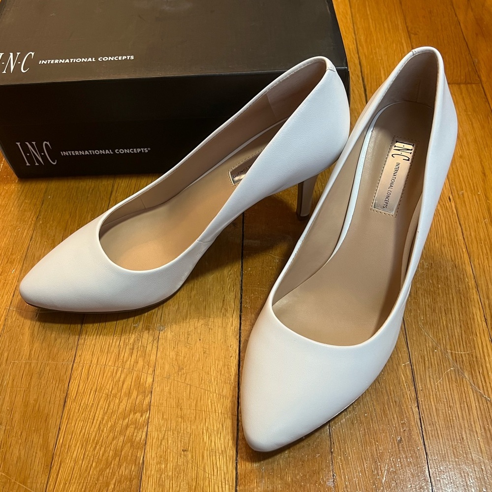 INC International Concepts White Pointed Toe Kitten Heel Pumps